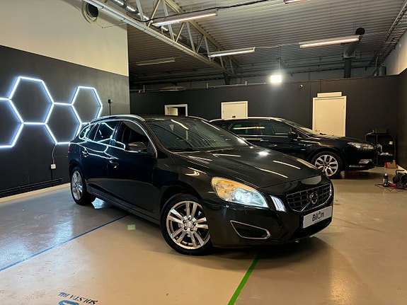 Volvo V60 2 of 16