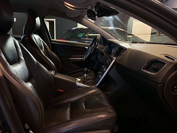 Volvo V60 9 of 16