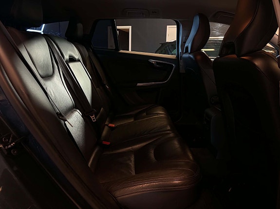 Volvo V60 12 of 16