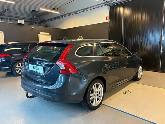 Volvo V60 6 of 16