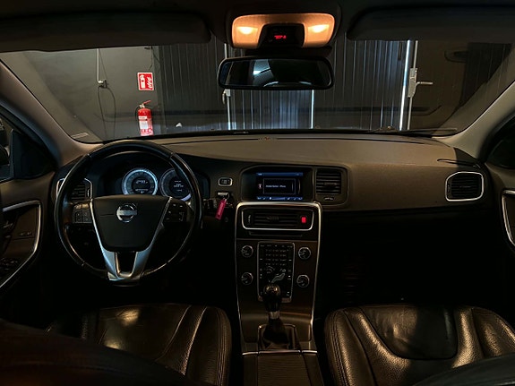 Volvo V60 8 of 16