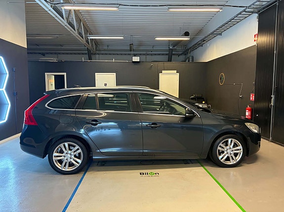 Volvo V60 3 of 16
