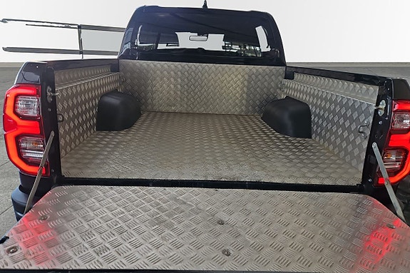 Toyota HiLux 10 of 19