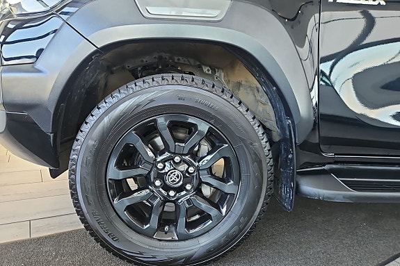 Toyota HiLux 11 of 19