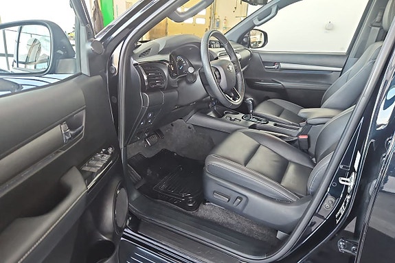 Toyota HiLux 12 of 19