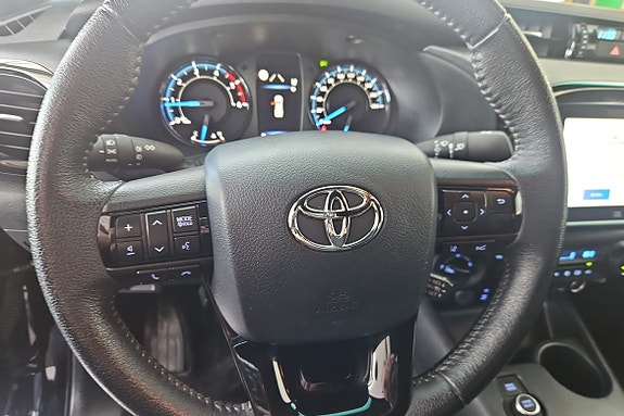 Toyota HiLux 13 of 19