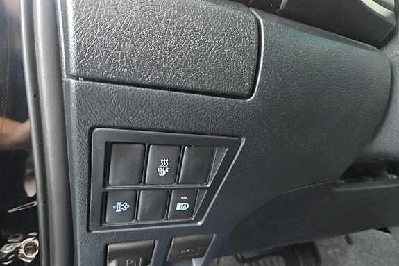 Toyota HiLux 14 of 19