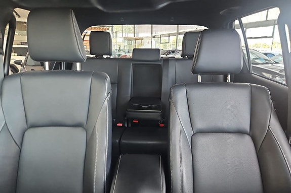 Toyota HiLux 16 of 19