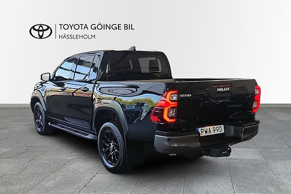Toyota HiLux 2 of 19