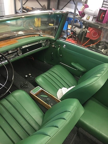 Mercedes-Benz 230 SL 7 of 9