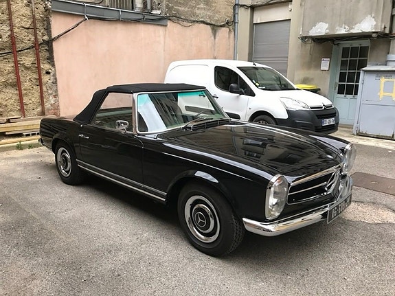 Mercedes-Benz 230 SL 2 of 9