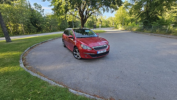 Peugeot 308 SW 2 of 4