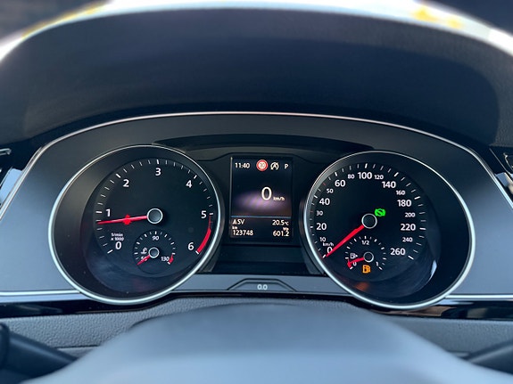 Volkswagen Passat 13 of 18