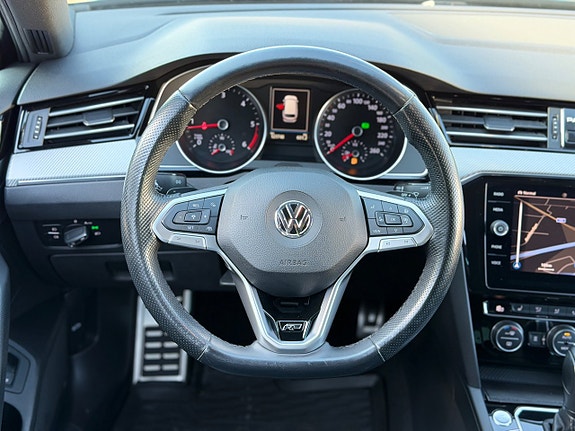 Volkswagen Passat 12 of 18