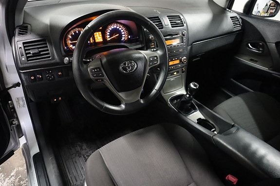 Toyota Avensis 11 of 23