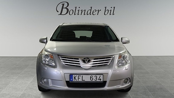 Toyota Avensis 2 of 23