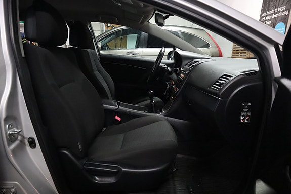 Toyota Avensis 14 of 23