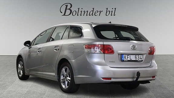 Toyota Avensis 7 of 23