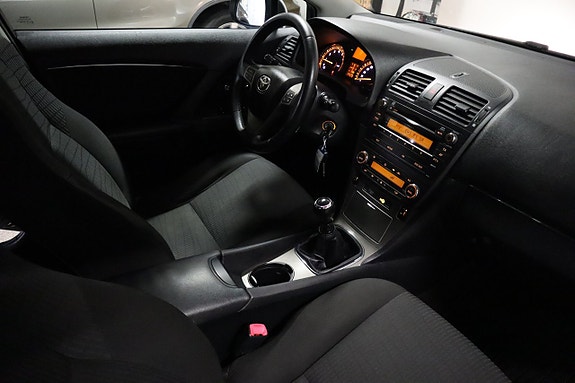 Toyota Avensis 15 of 23