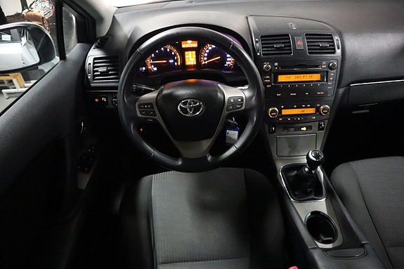 Toyota Avensis 12 of 23