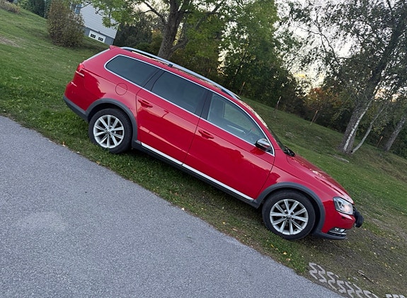 Volkswagen Passat Alltrack 3 of 6