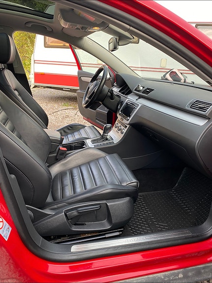 Volkswagen Passat Alltrack 4 of 6
