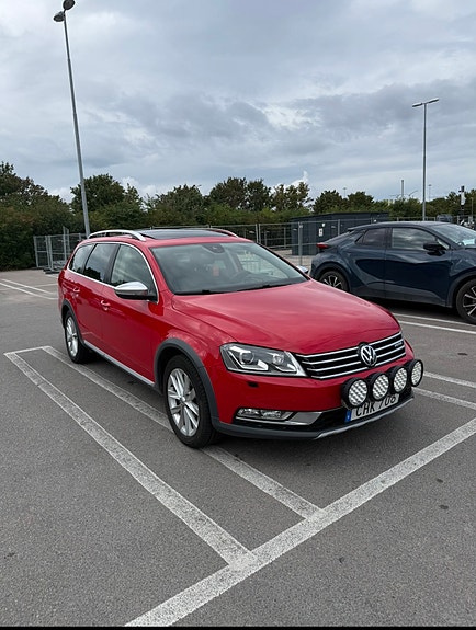 Volkswagen Passat Alltrack 2 of 6