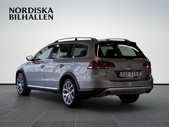 Volkswagen Passat Alltrack 5 of 17