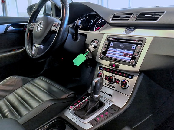 Volkswagen Passat Alltrack 13 of 17