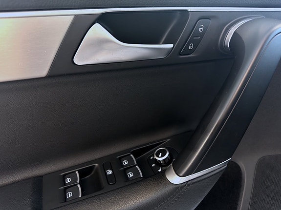 Volkswagen Passat Alltrack 8 of 17