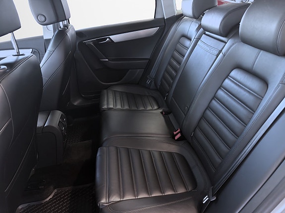 Volkswagen Passat Alltrack 14 of 17