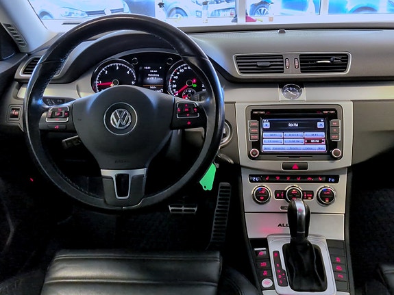 Volkswagen Passat Alltrack 9 of 17