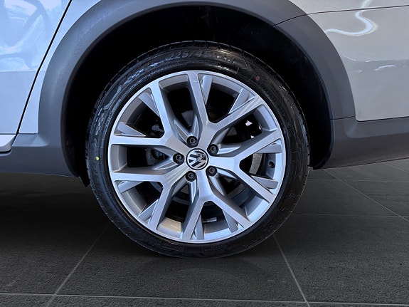 Volkswagen Passat Alltrack 17 of 17