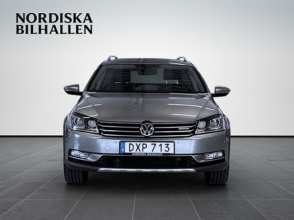 Volkswagen Passat Alltrack 2 of 17