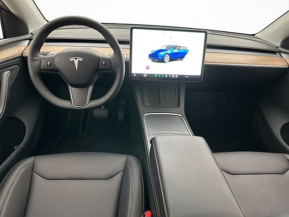 Tesla Model Y 15 of 30