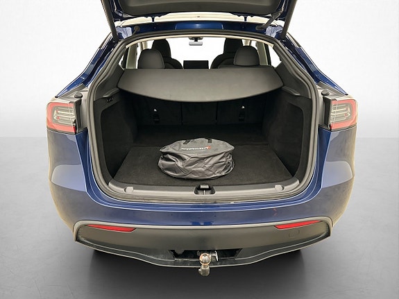Tesla Model Y 19 of 30