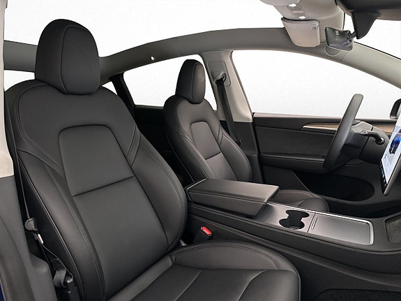 Tesla Model Y 17 of 30