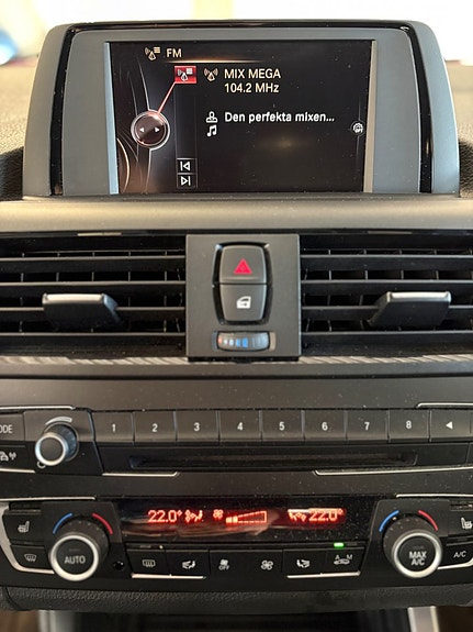 BMW 118d 12 of 13