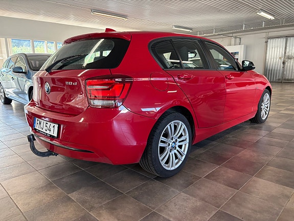 BMW 118d 4 of 13