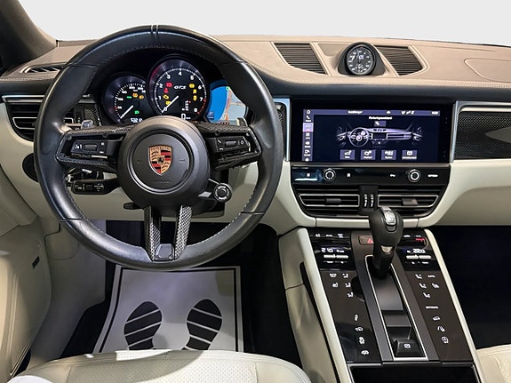 Porsche Macan GTS 7 of 15
