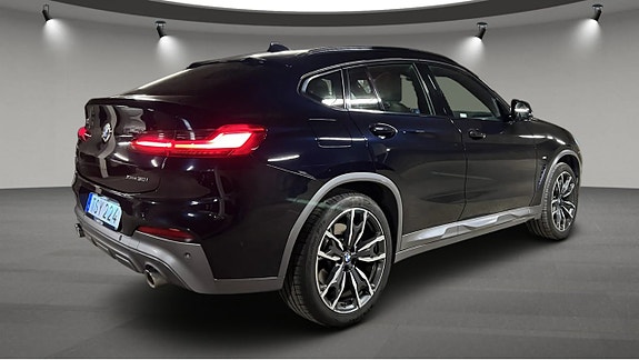 BMW X4 3 of 9