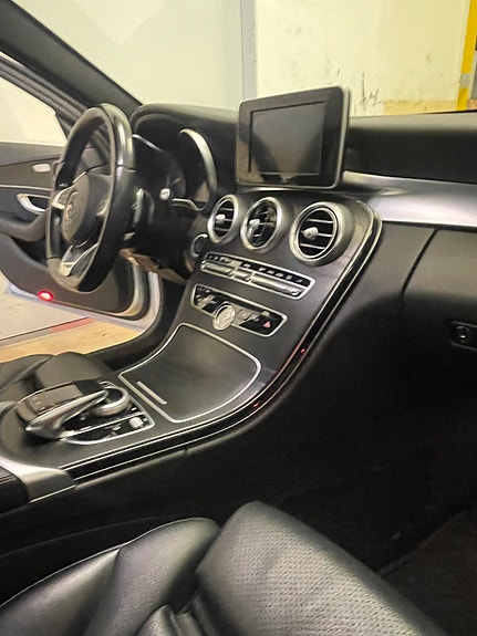 Mercedes-Benz C220 11 of 14
