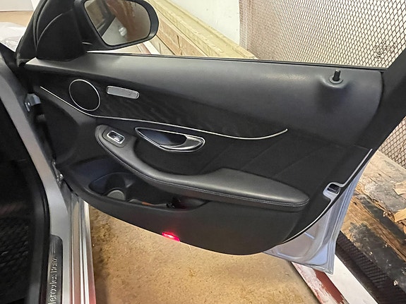 Mercedes-Benz C220 13 of 14