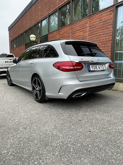 Mercedes-Benz C220 2 of 14