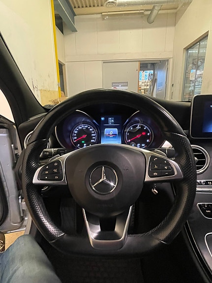 Mercedes-Benz C220 10 of 14