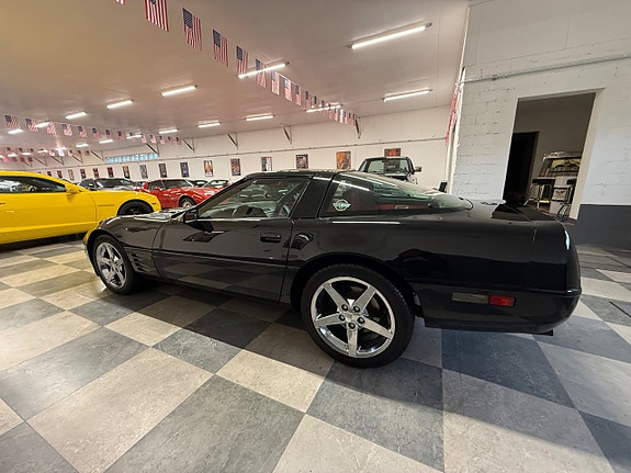 Chevrolet Corvette 8 of 22