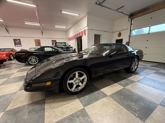 Chevrolet Corvette 9 of 22