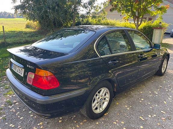BMW 320i 4 of 8