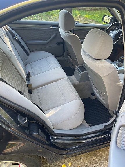 BMW 320i 6 of 8