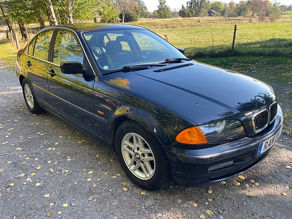 BMW 320i 2 of 8